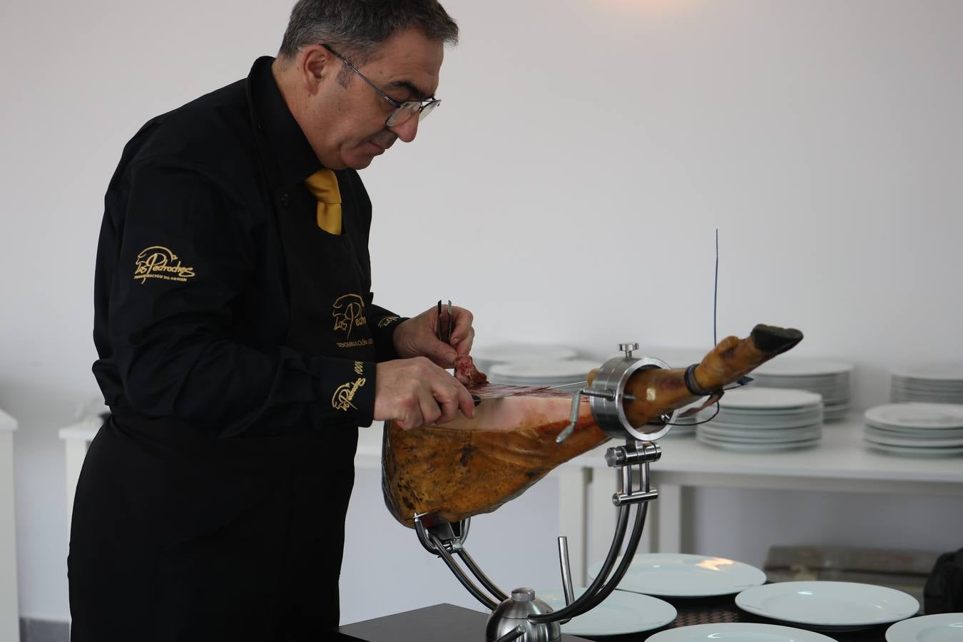 Fotos: cómo se elige al mejor jamón cien por cien ibérico del Valle de Los Pedroches