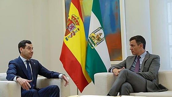 Juanma Moreno pide a Pedro Sánchez que convoque a los presidentes autonómicos alertado ante sus pactos