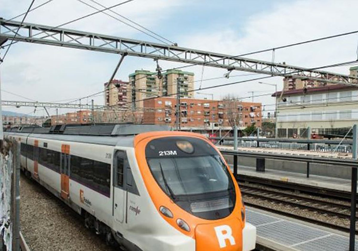 En el vídeo, fragmentos de una grabación difundida por la joven en redes sociales donde se ve al vigilante de Rodalies.