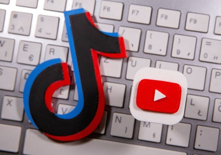 Imagen de archivo de un teclado con el logo de Youtube