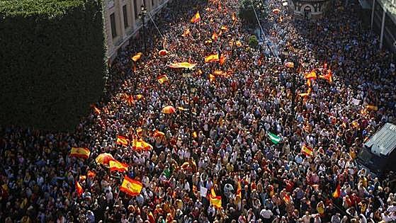 Manifestaciones contra la amnistía y el pacto de investidura en Andalucía, en directo: última hora en Sevilla, Málaga, Granada, Córdoba, Cádiz, Huelva, Almería y Jaén