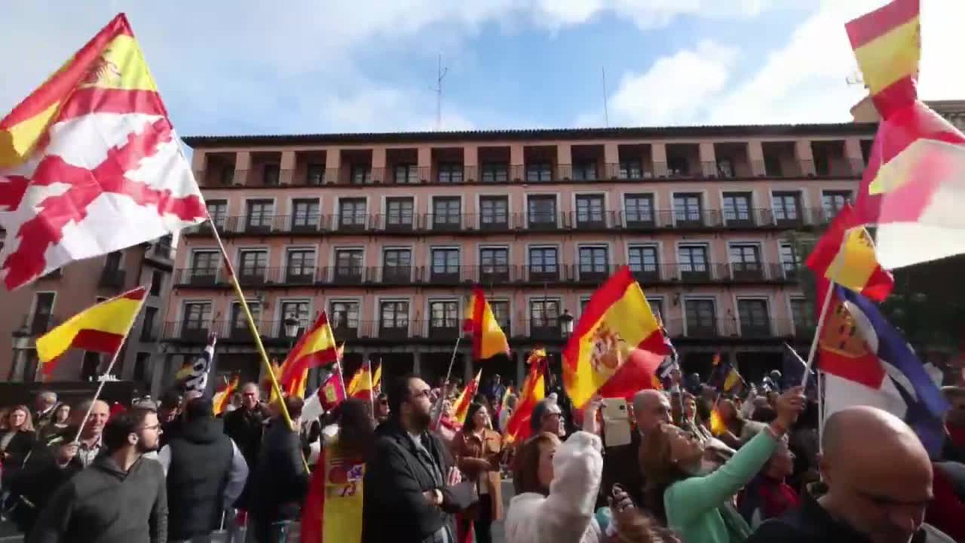 Miles de personas protestan en Toledo contra la amnistía y los pactos ...