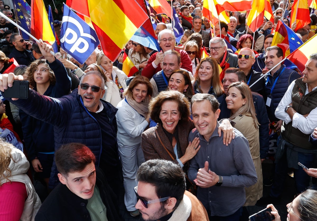 Líderes del PP en la manifestación de Valladolid