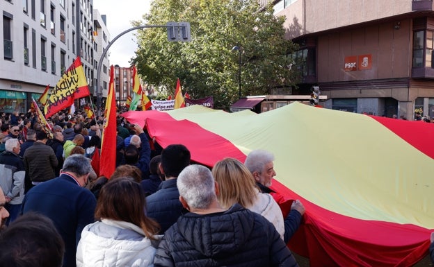 Concentración frente a la sede del PSOE en Valladolid