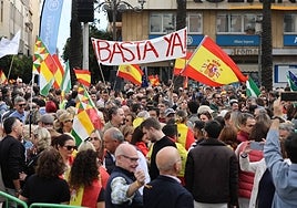 Asistentes a la manifestación de Córdoba: «Están jugando con nuestra dignidad por la necesidad de Sánchez de ser presidente»