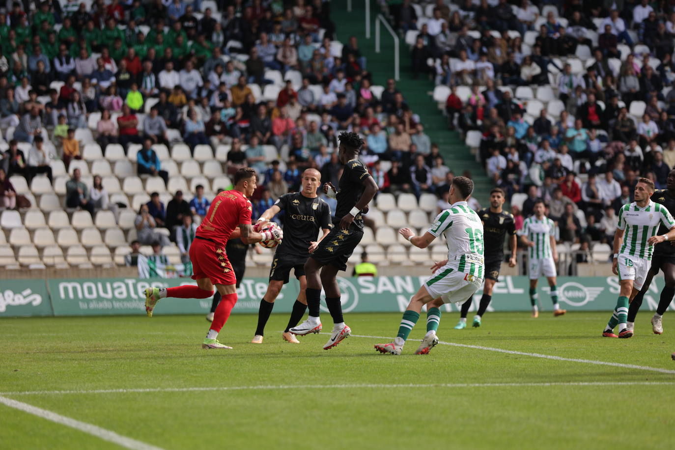 Fotos: el trepidante empate del Córdoba ante el Ceuta