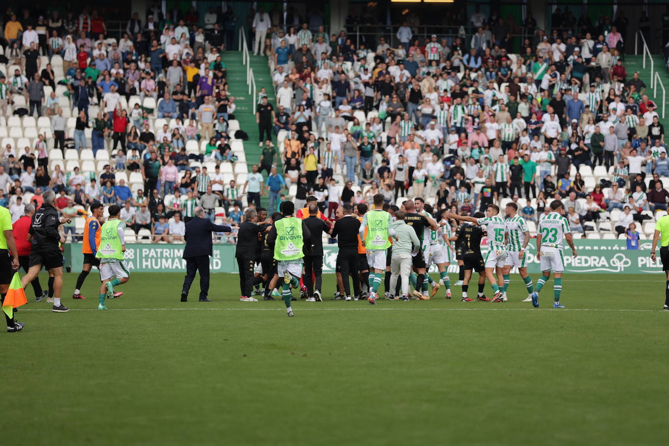 Fotos: el trepidante empate del Córdoba ante el Ceuta