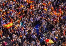 Más de 12.000 personas salen a la calle en Almería contra la amnistía de Pedro Sánchez