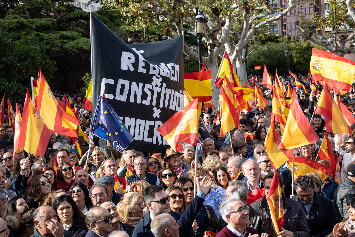 Manifestación en protesta contra una futura ley de amnistía: Asistentes a las protestas de Logroño: más de 25.000