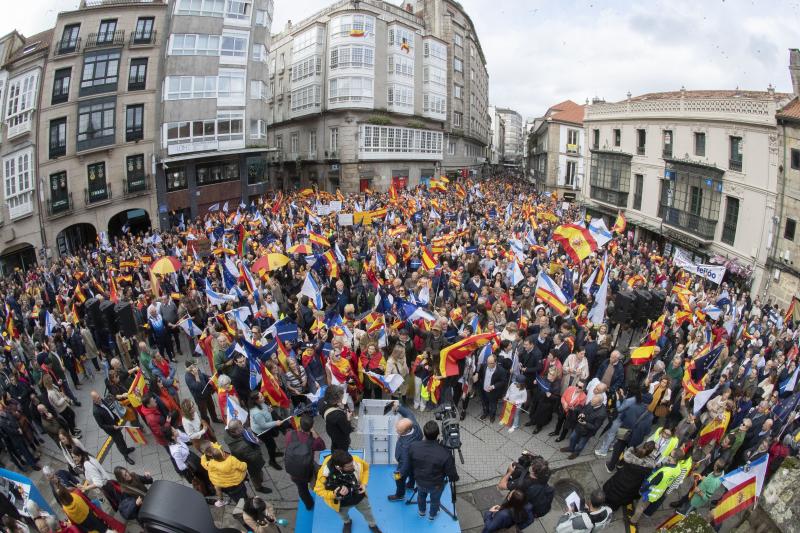 Manifestantes en el Casco Vello de Vigo. Asistentes a las protestas en Pontevedra: 2.500