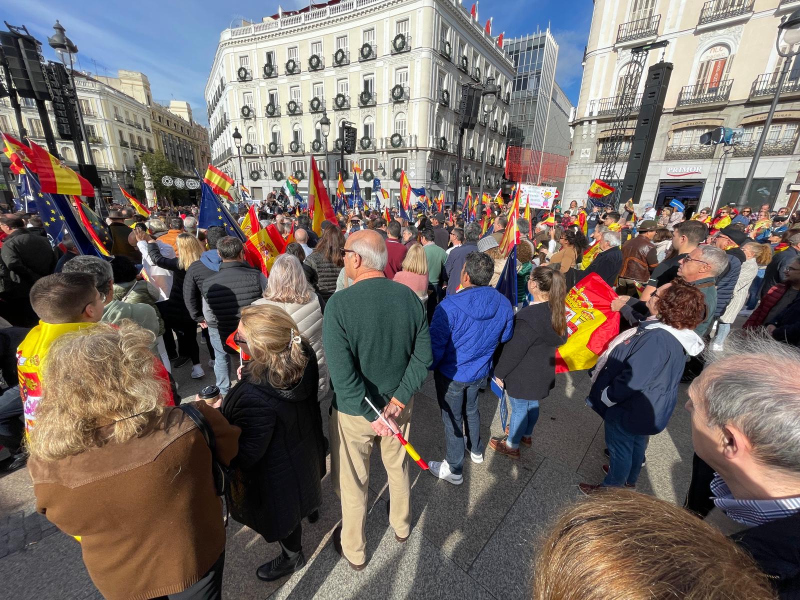 Primeros manifestantes en la Puerta del Sol, Madrid. Asistentes a las protestas en Madrid: medio millón, según el Partido Popular