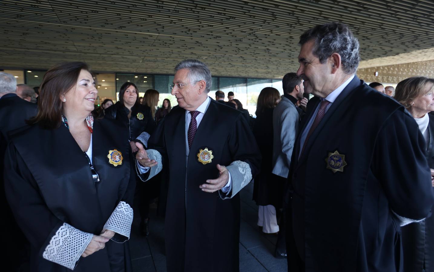 Fotos: jueces,fiscales, abogados....de Córdoba se concentran contra la amnistía pactada por Sánchez y Puigdemont