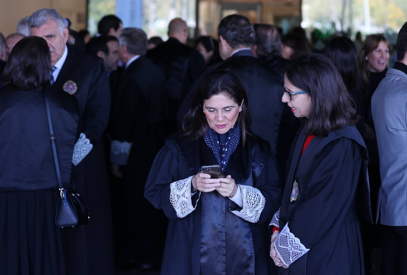 Fotos: jueces,fiscales, abogados....de Córdoba se concentran contra la amnistía pactada por Sánchez y Puigdemont