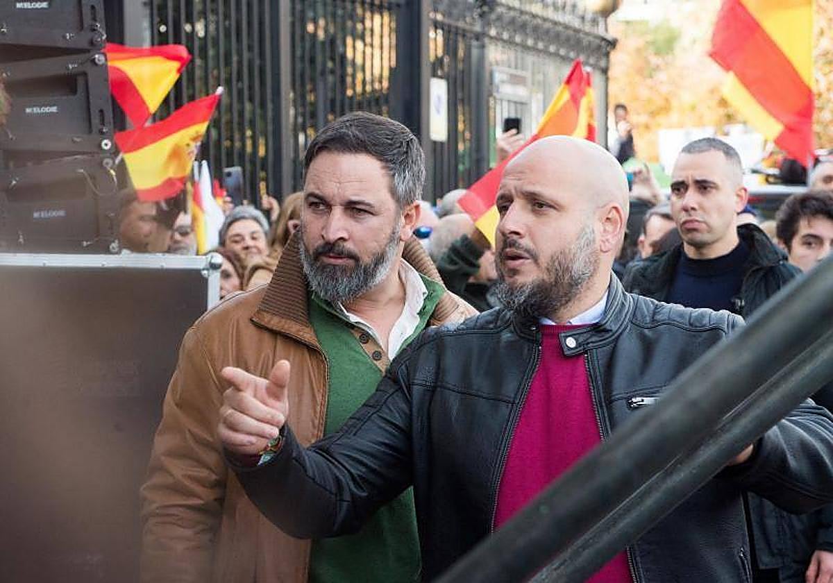 El secretario general de Solidaridad, Rodrigo Alonso, y el presidente de Vox, Santiago Abascal