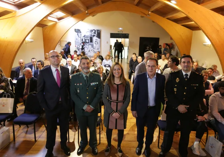 La delegada del Gobierno en Castilla y León, Virginia Barcones, antes de la reunión con los alcaldes de la provincia de Zamora