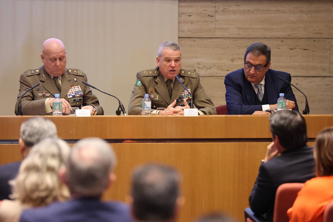Fotos: Córdoba y la Base Logística del Ejército buscan inversores en Málaga