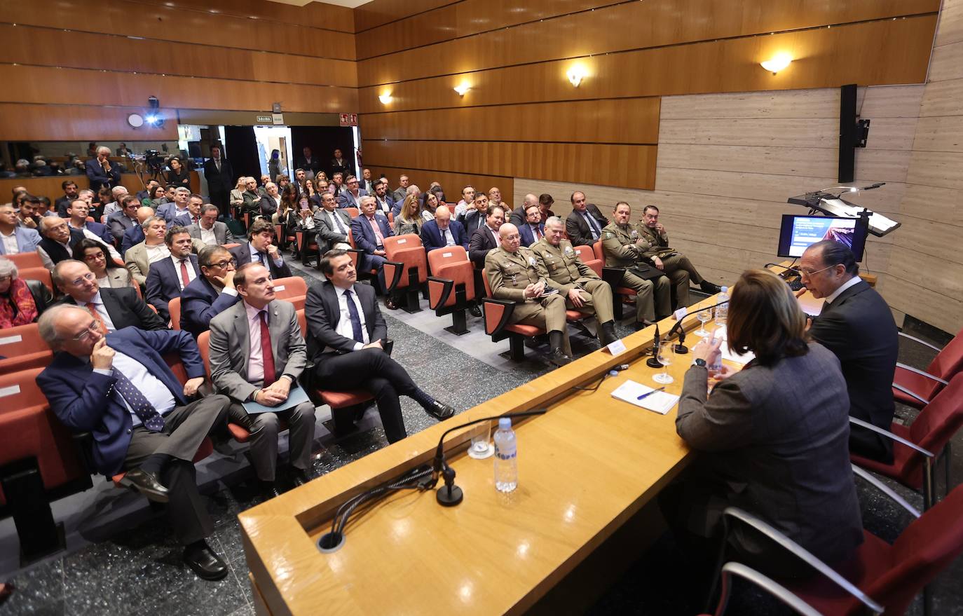 Fotos: Córdoba y la Base Logística del Ejército buscan inversores en Málaga