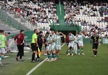 El Córdoba CF identifica al aficionado que lanzó una botella al campo y estudia posibles sanciones