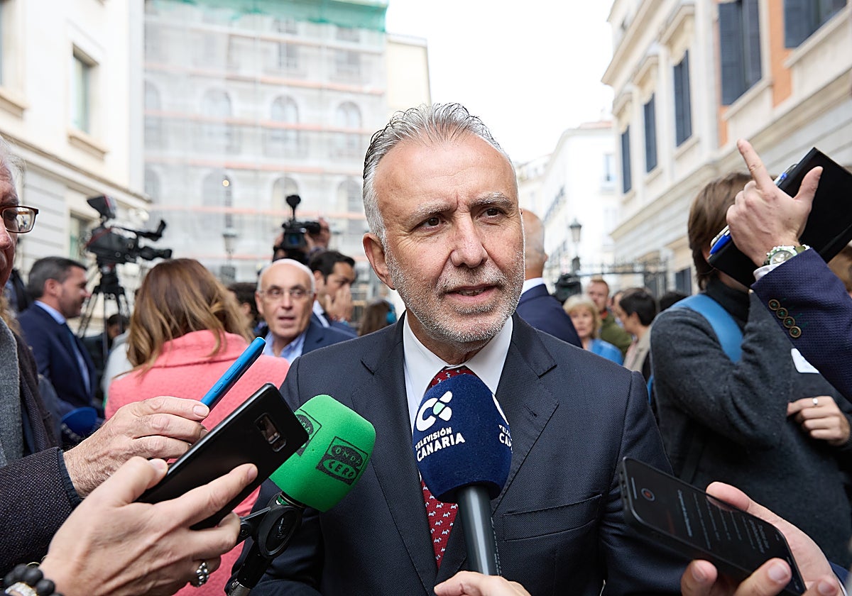 Ángel Víctor Torres interviene ante los medios tras el discurso de investidura