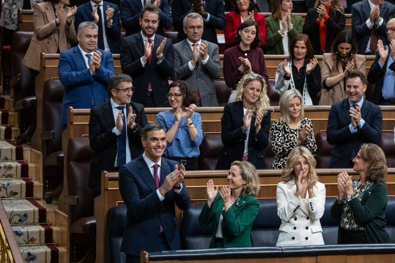 El presidente del Gobierno en funciones y candidato a la reelección, Pedro Sánchez, aplaude tras su intervención