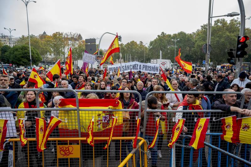 Llevan más manifestantes a la protesta que se celebra a la altura de Neptuno