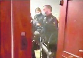 El jefe de los policías de la patada en la puerta: «Yo di la orden y era una orden legal. Es mi responsabilidad»