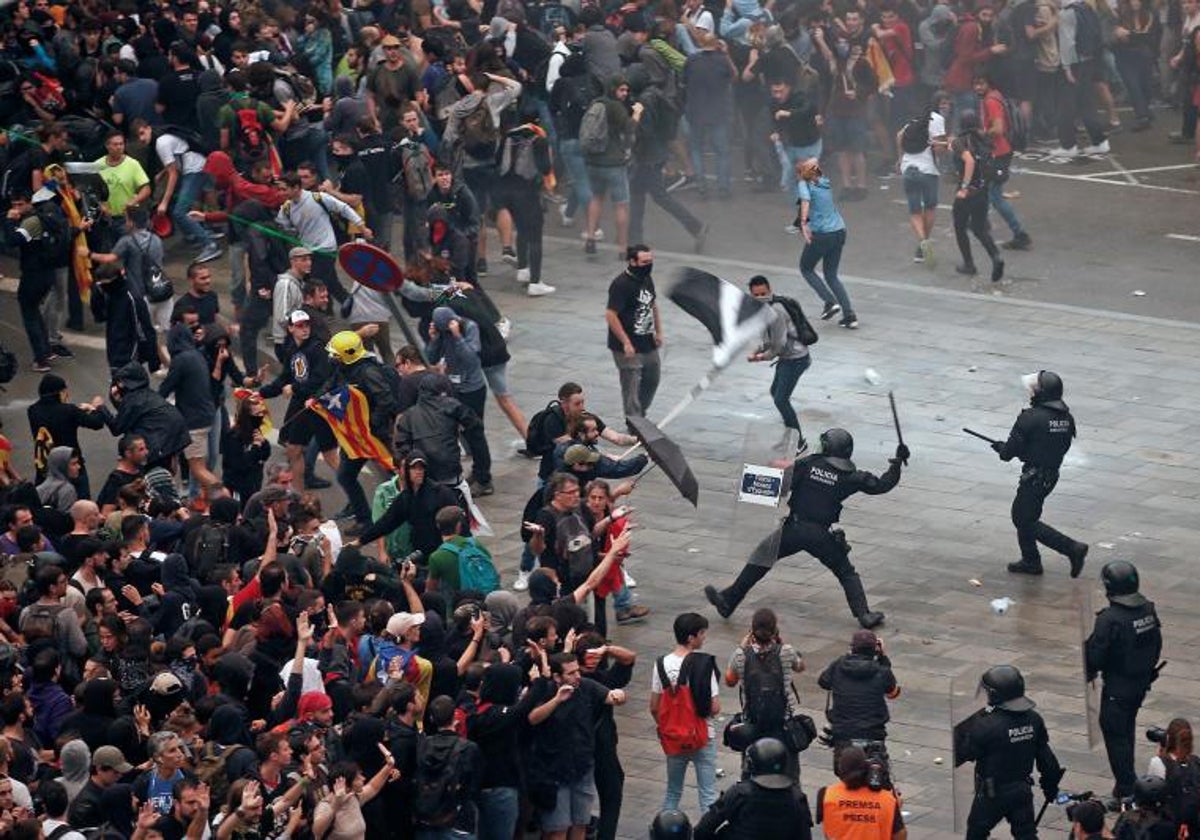 Protesta de Tsunami en el aeropuerto de El Prat tras los disturbios por la sentencia del 'procés'