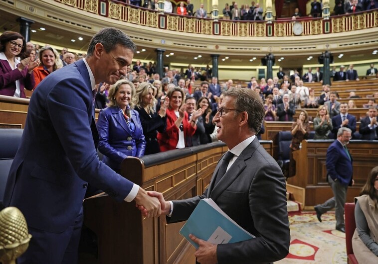 Sánchez, felicitado por Feijóo tras ser elegido presidente