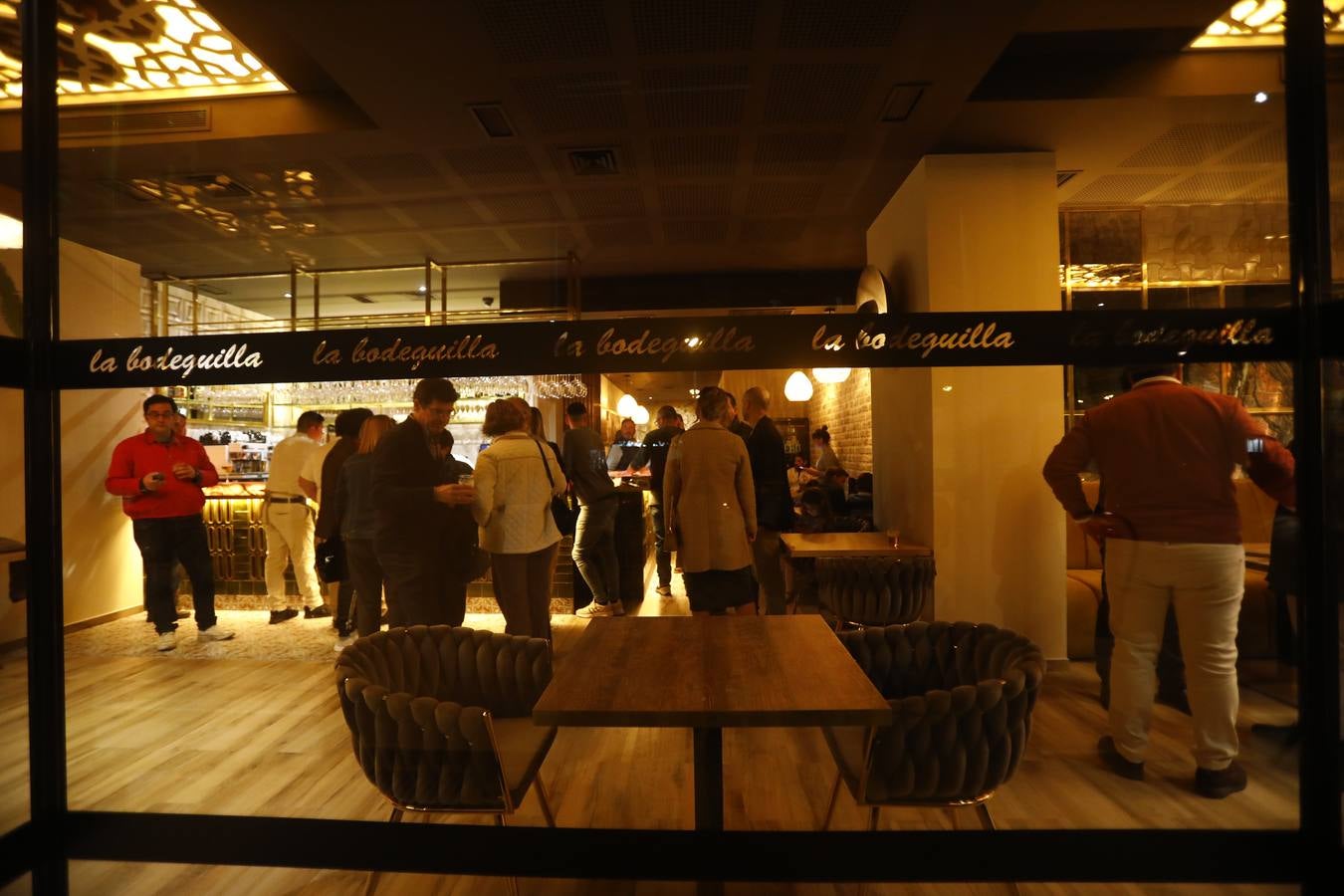 La esperada inauguración de la nueva Taberna la Bodeguilla, en imágenes