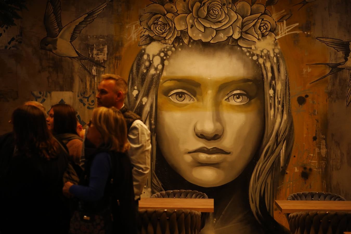 La esperada inauguración de la nueva Taberna la Bodeguilla, en imágenes