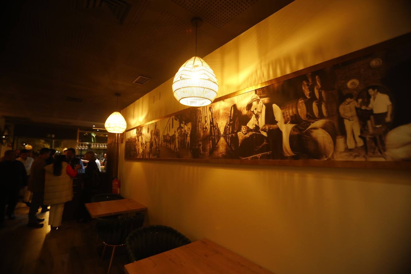 La esperada inauguración de la nueva Taberna la Bodeguilla, en imágenes