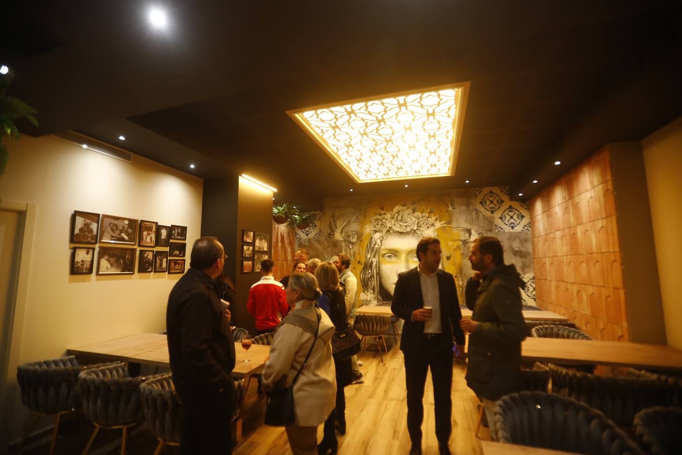 La esperada inauguración de la nueva Taberna la Bodeguilla, en imágenes