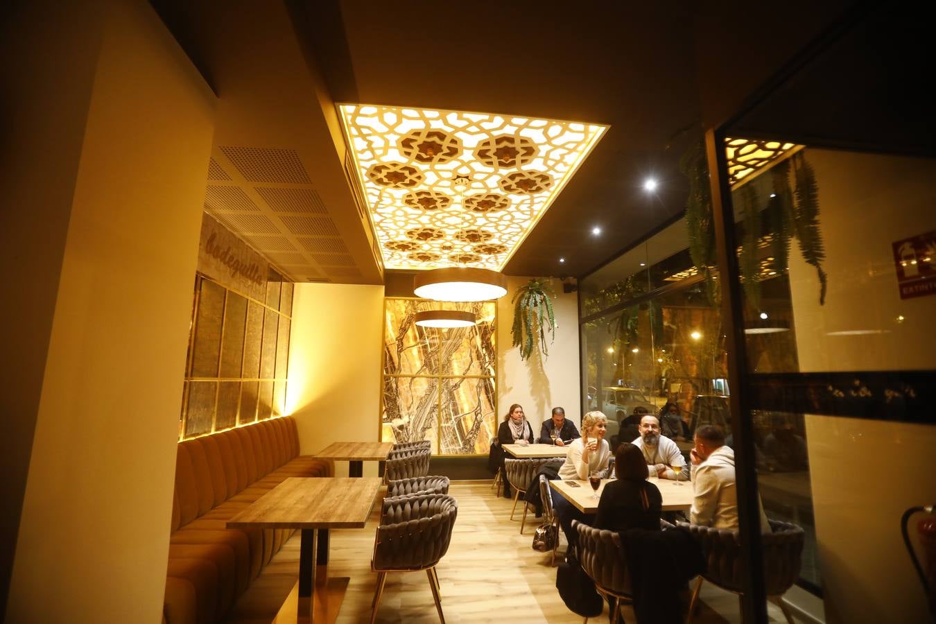 La esperada inauguración de la nueva Taberna la Bodeguilla, en imágenes