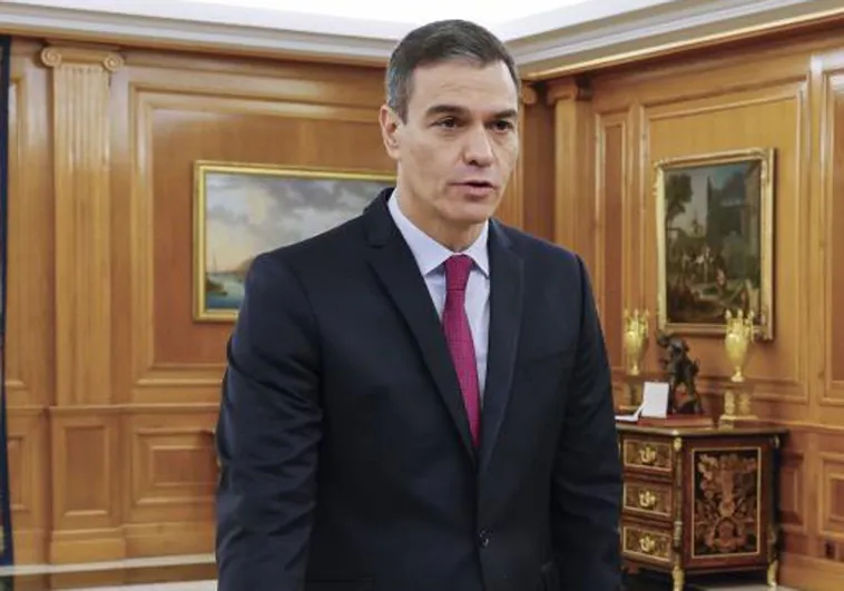 El presidente del Gobierno, Pedro Sánchez, jura la Constitución