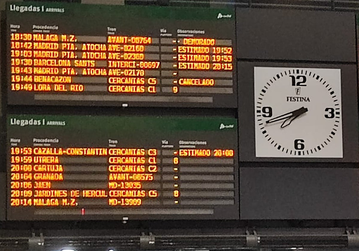 Panel de llegada a Santa Justa en Sevilla esta semana con numerosos retrasos