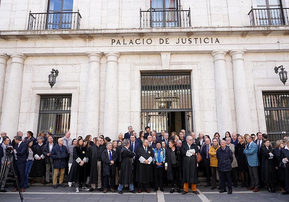 Concentración en la Audiencia Provincial de Valladolid