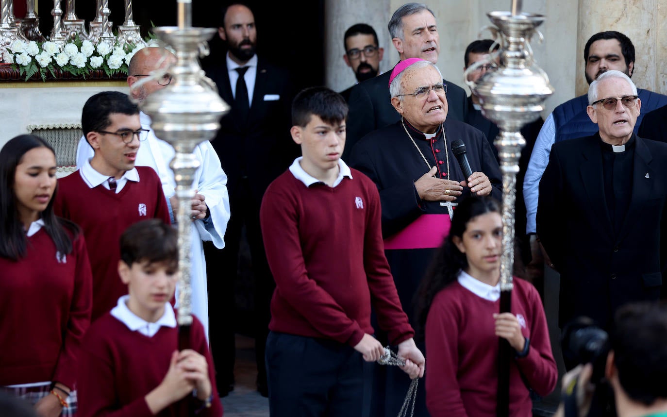 Fotos: la alegre procesión de San Acisclo y Santa Victoria por las calles de Córdoba