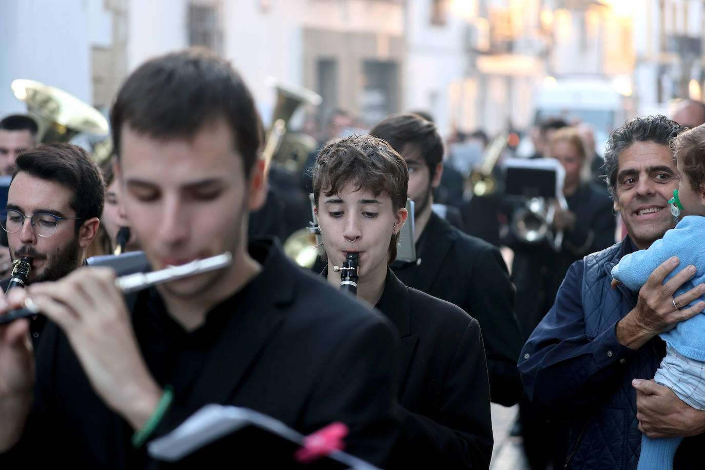 Fotos: la alegre procesión de San Acisclo y Santa Victoria por las calles de Córdoba