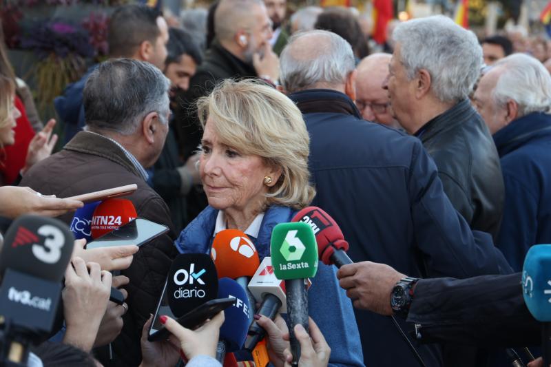 La expresidenta del Partido Popular de la Comunidad de Madrid, Esperanza Aguirre, durante la manifestación contra la Amnistía, en Cibeles