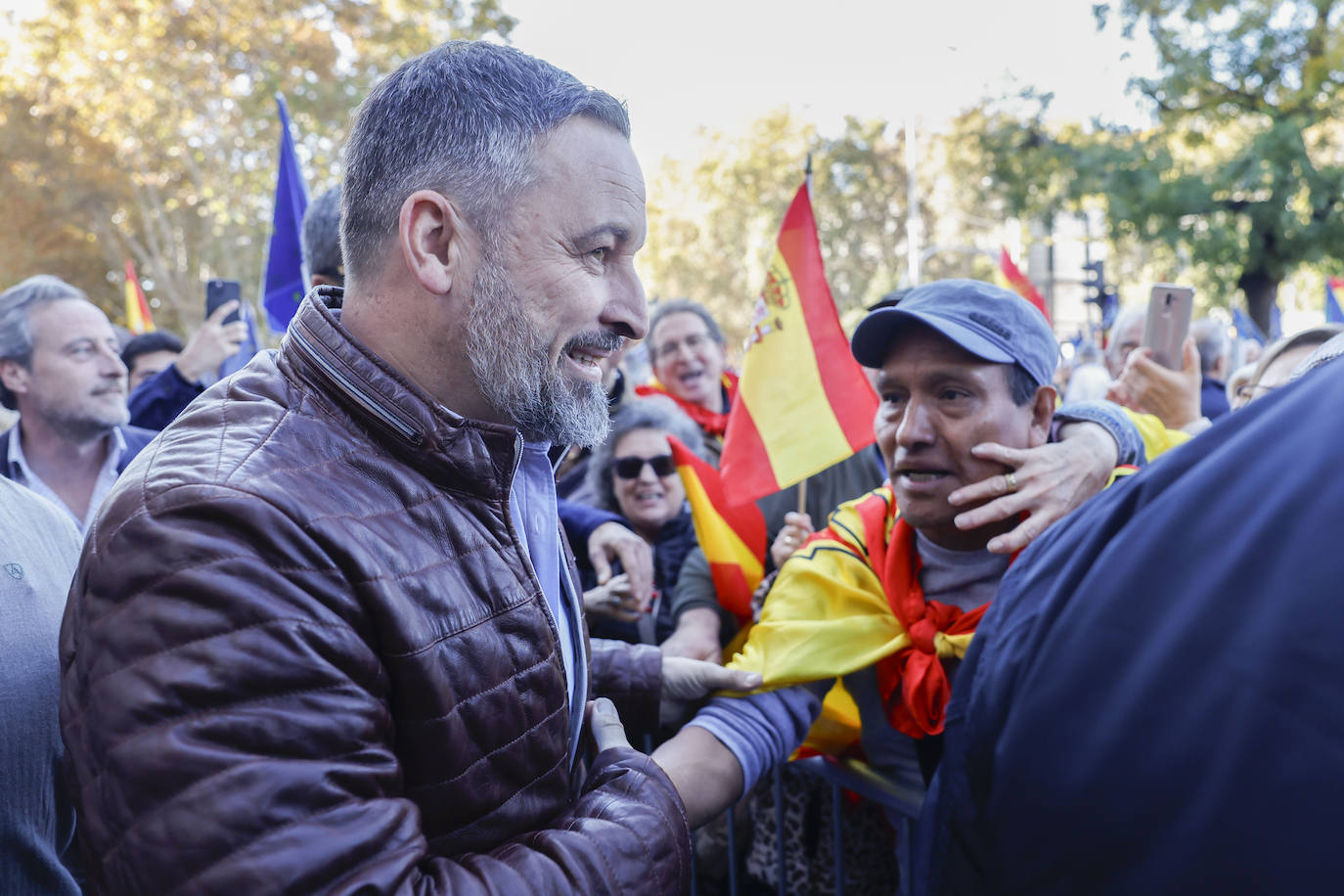Santiago Abascal, líder de Vox, durante la manifestación contra la amnistía en Cibeles