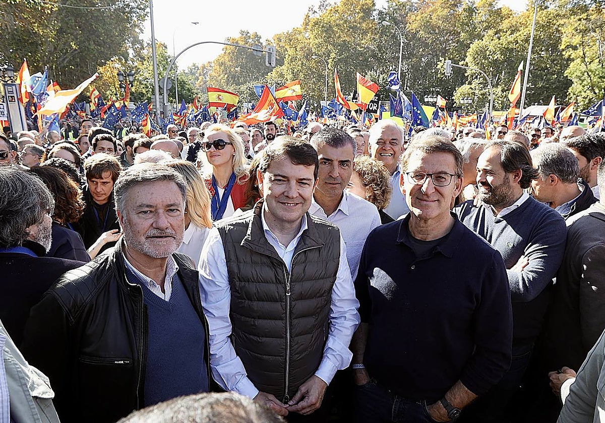 El presidente del Partido Popular de Castilla y León, Alfonso Fernández Mañueco, participa, junto al presidente nacional del PP, Alberto Núñez Feijóo, en la concentración en defensa del Estado de Derecho y la Igualdad de todos los españoles y en contra de la amnistía.
