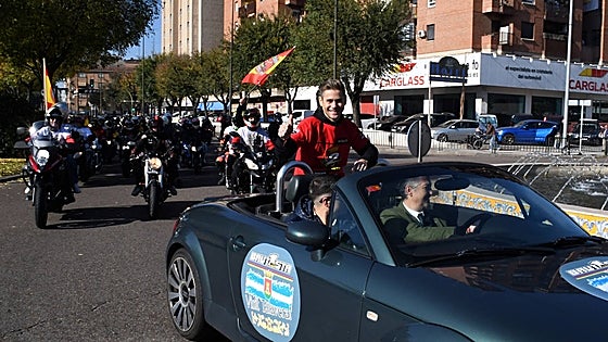 Más de 300 motos y multitud de fans arropan a Álvaro Bautista en su recorrido por Talavera