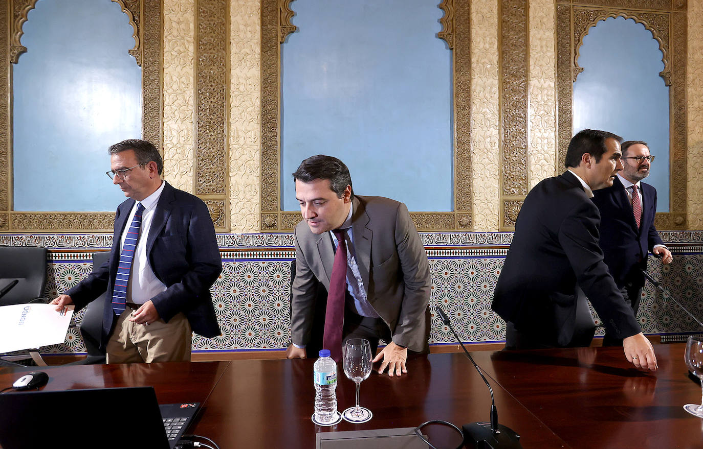 El foro del PP de Córdoba sobre la ley de amnistía, en fotos