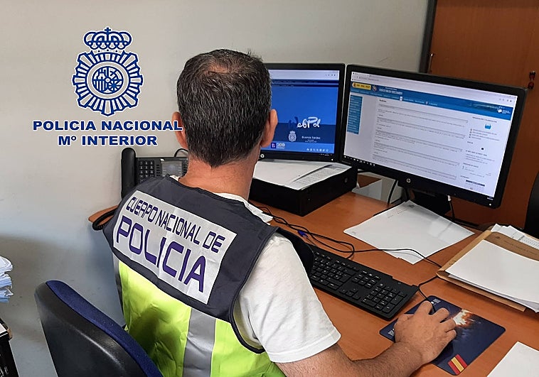 Imagen de archivo de un investigador de la Policía Nacional en Alicante
