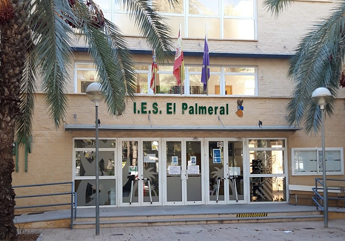Entrada al IES El Palmeral de Orihuela.