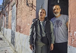 La última familia de Peironcely, 10: okupas en la casa tapiada y en ruinas de Robert Capa