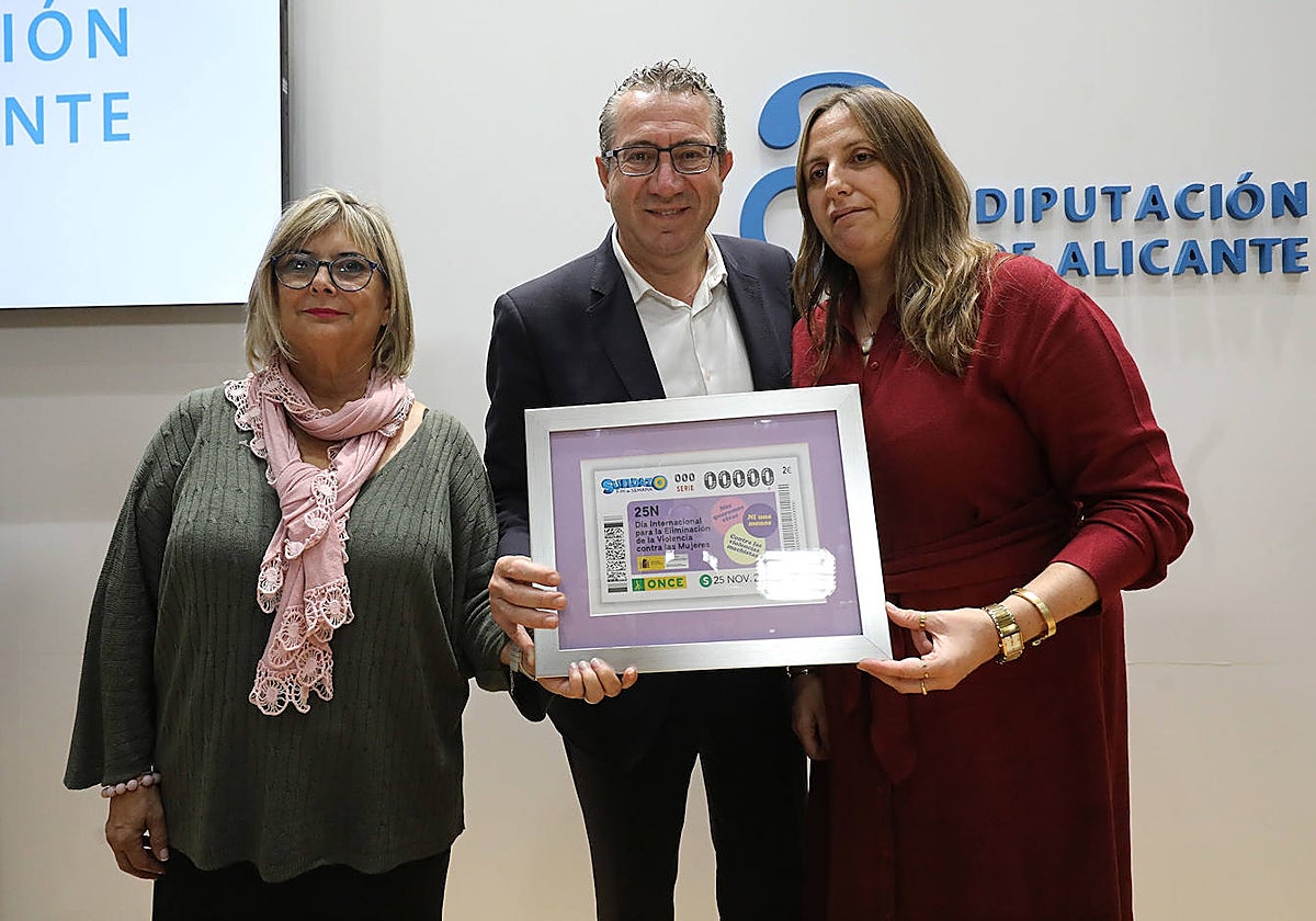 Imagen de la presentación del cupón de la ONCE en la Diputación de Alicante