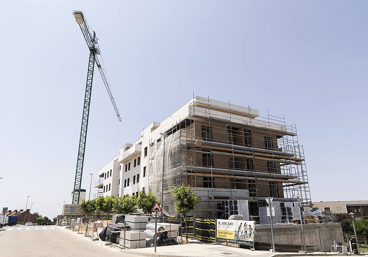 La construcción será el sector que tiré del empleo en Castilla y León, según el último informe económico de Unicaja