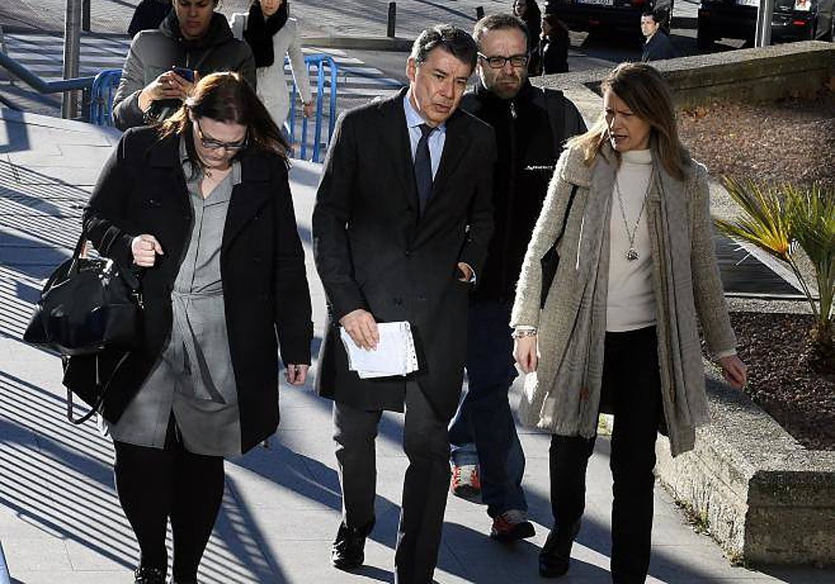 El expresidente autonómico Ignacio González, camino de la Audiencia Provincial de Madrid, en una imagen de 2019