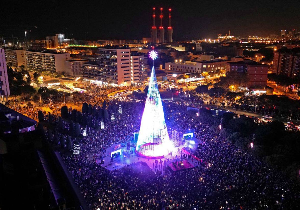 Luces de Navidad en Badalona: horario, calles iluminadas y dónde está el  árbol gigante